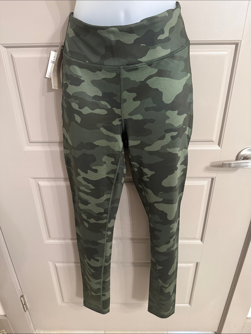 NWT Banana Republic High-Rise Camo Leggings - Size M